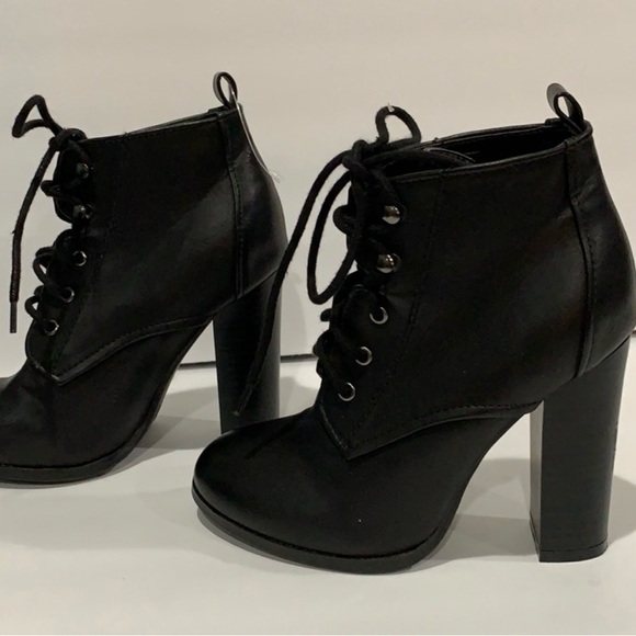 Qupid lace up black booties size 5.5 - Picture 1 of 7